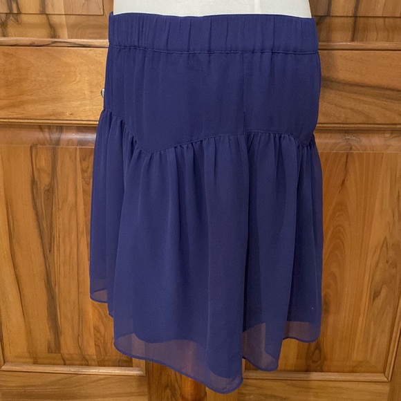 BCBGeneration - Short Purple Chiffon Flowy Mini Skirt with Pockets! EUC - M - Picture 3 of 8
